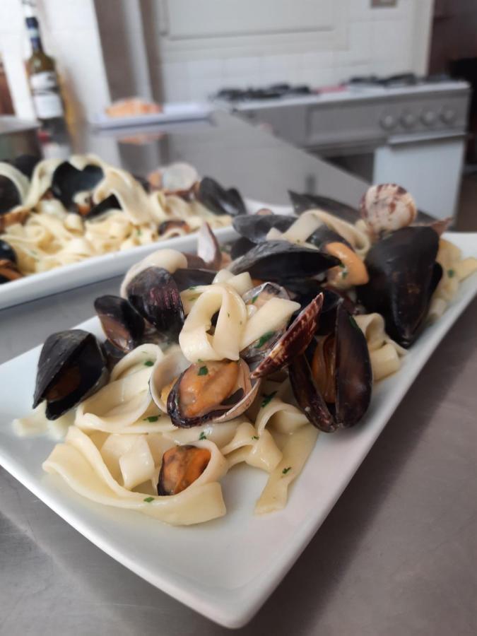 Hotel Ristorante San Celso 瓦拉泽 外观 照片
